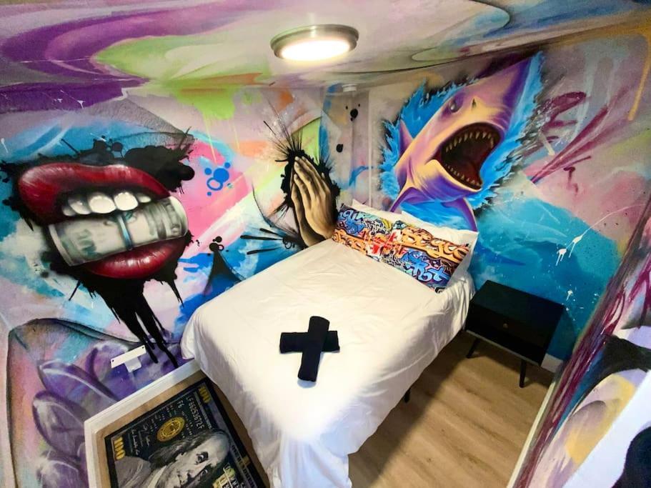 Cozy & Colorful Miami Art Canvas W/Hottub & Murals Exterior photo